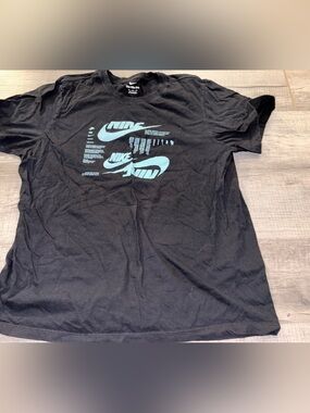 The Nike Tee Men's Tee Shirt